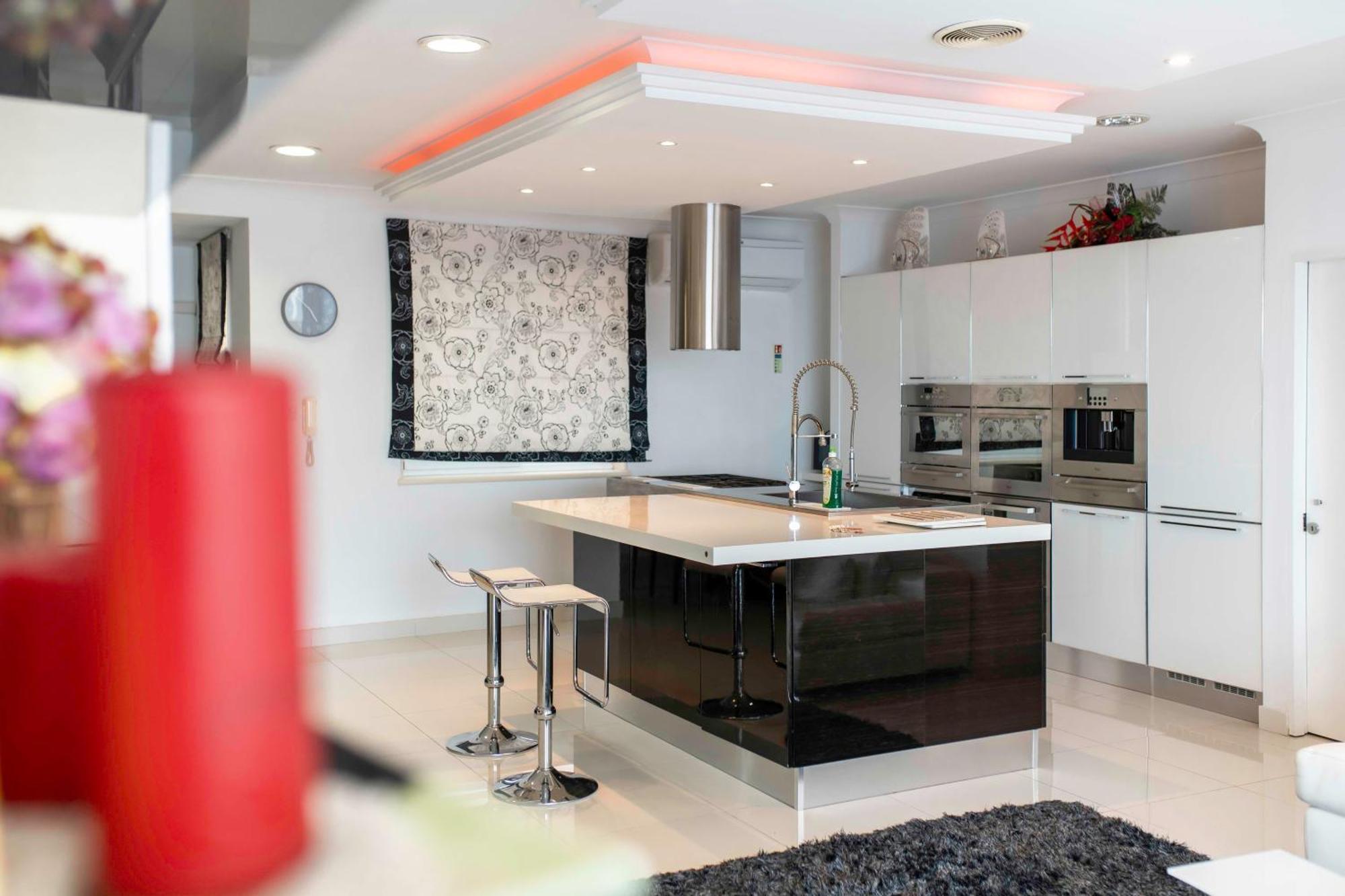 Oceanfront 3Br Penthouse Luxury & Views In Sliema Lägenhet Exteriör bild